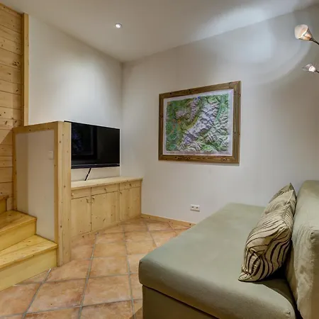 La Cloche Des Bois - Alpes Travel - Les Bois - Sleeps 4-6 Chalet *